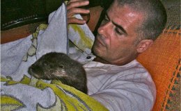 Oldemar Carvalho-Junior and otter friend.  Click for larger version